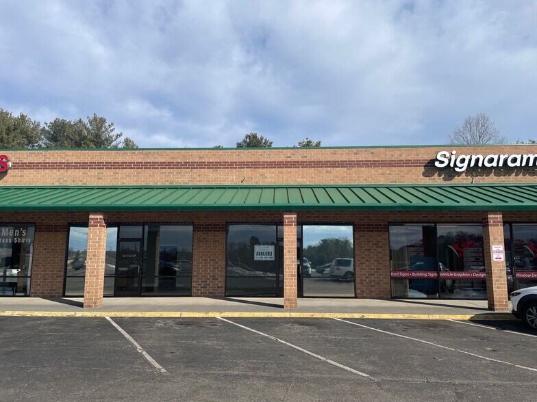 5042-5070 Styers Ferry Rd, Winston-Salem, NC à louer - Photo de l’immeuble – Image 2 sur 4