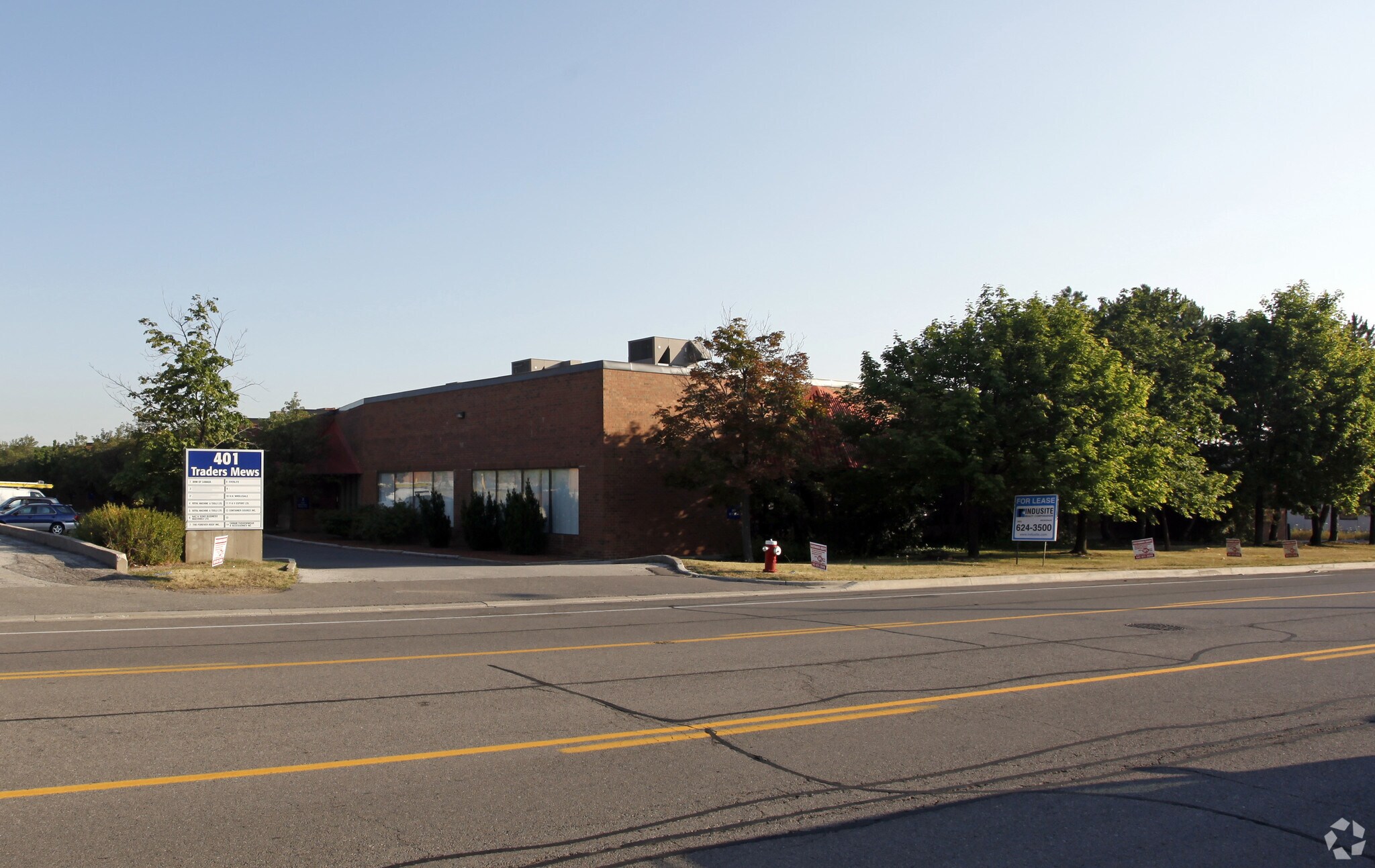 401 Traders Blvd E, Mississauga, ON à louer Photo principale– Image 1 sur 3