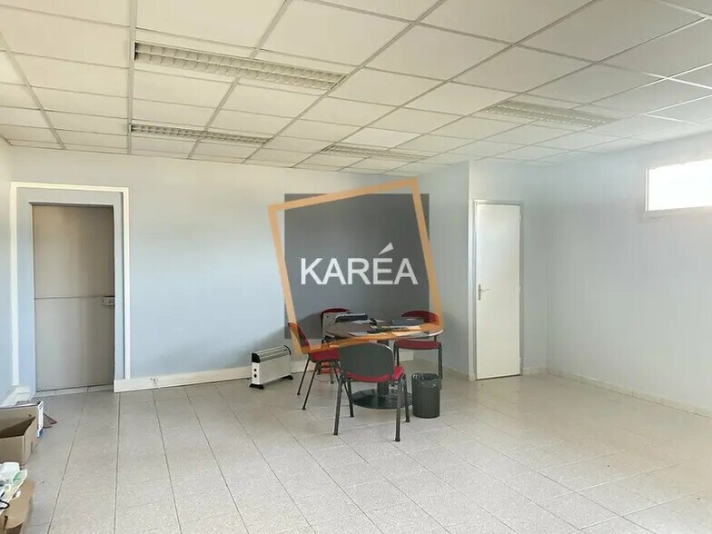 Bureau dans Mareuil-lès-Meaux à louer - Photo de l’immeuble – Image 2 sur 4