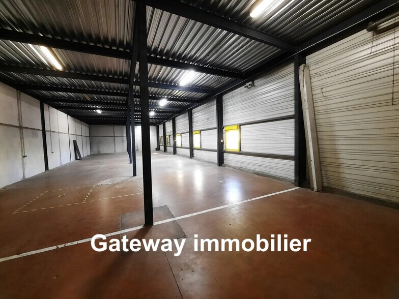 Industriel/Logistique dans COURNON-D'AUVERGNE à louer - Photo de l’immeuble – Image 2 sur 7