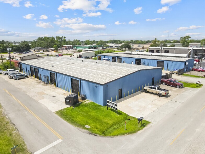 940 Hodgkins St portefeuille de 2 biens à vendre sur LoopNet.fr - Photo de l’immeuble – Image 2 sur 10