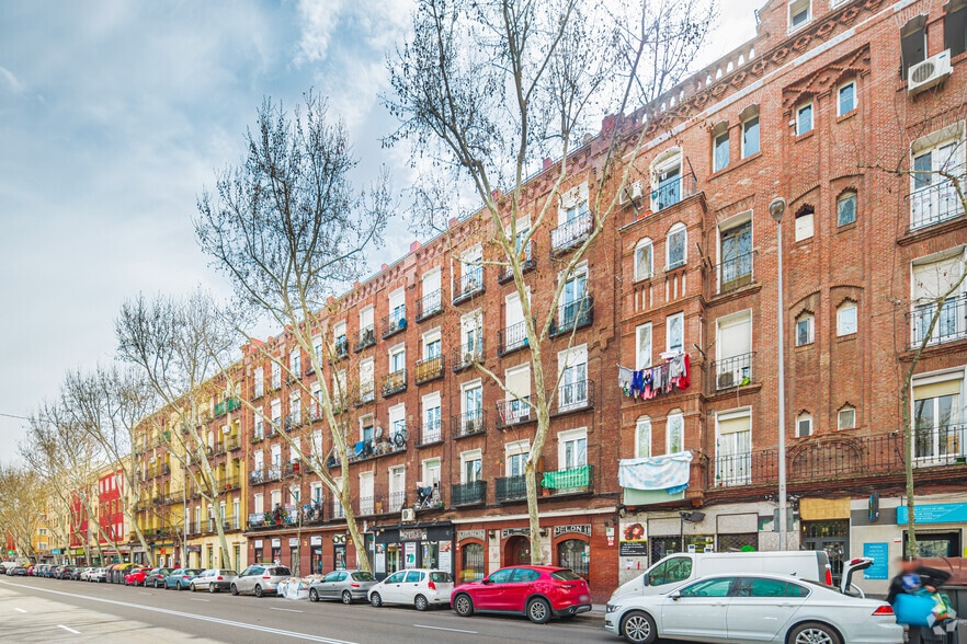 Immeuble residentiel dans Madrid, Madrid à vendre - Photo de l’immeuble – Image 2 sur 2