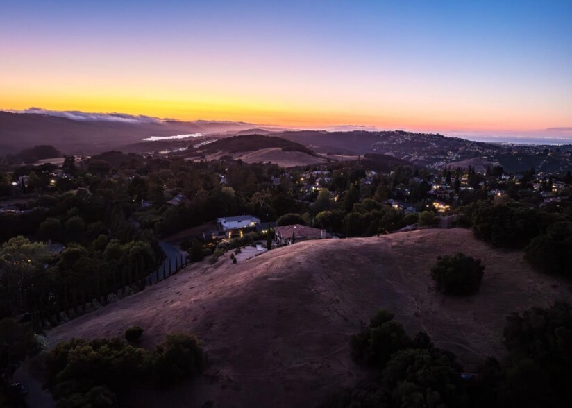 West Califonia way, Redwood City, CA à vendre - Photo de l’immeuble – Image 3 sur 5