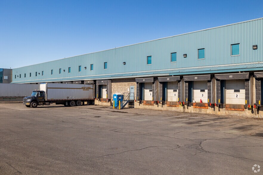 2125 23e Av, Montréal, QC à louer - Photo de l’immeuble – Image 3 sur 5