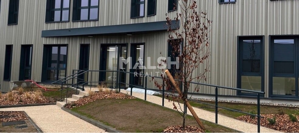 4 Avenue De Montmartin, Corbas à louer - Photo de l’immeuble – Image 2 sur 18