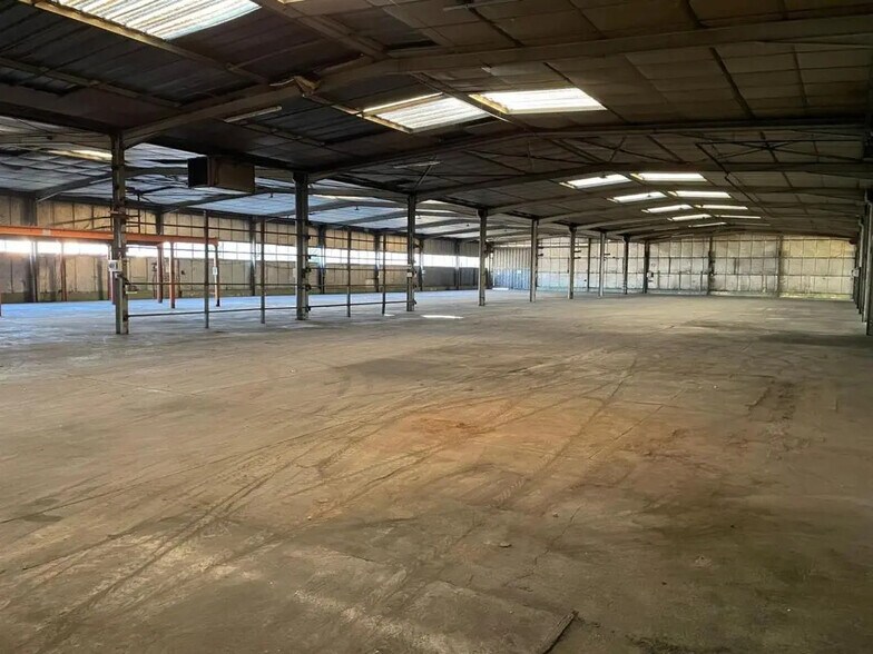 Industriel/Logistique dans Brignoles à louer - Photo de l’immeuble – Image 2 sur 5