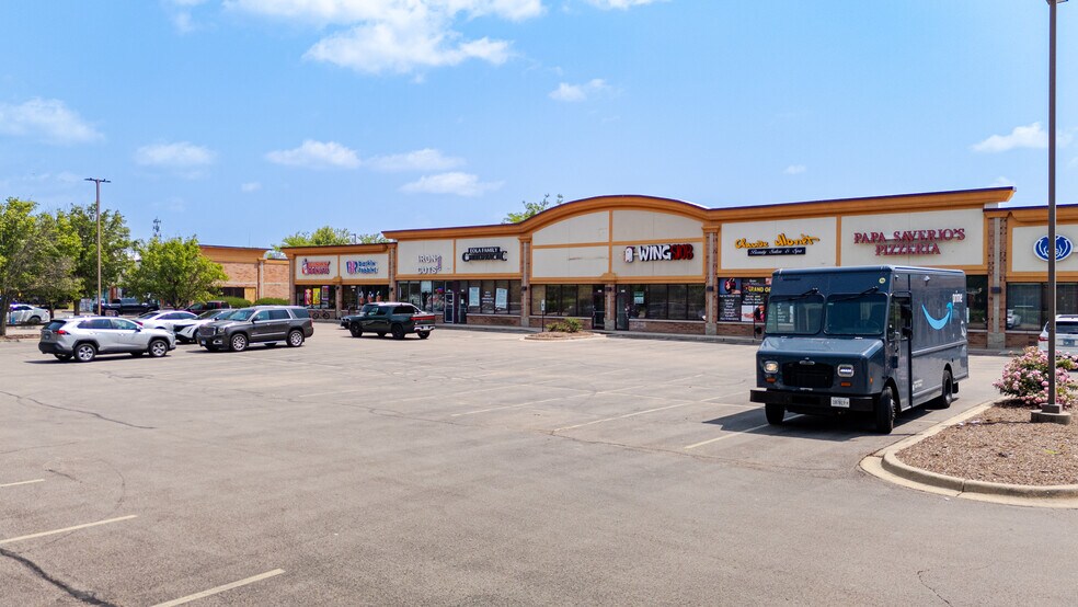 2380 S Eola Rd, Aurora, IL à vendre - Photo de l’immeuble – Image 2 sur 3