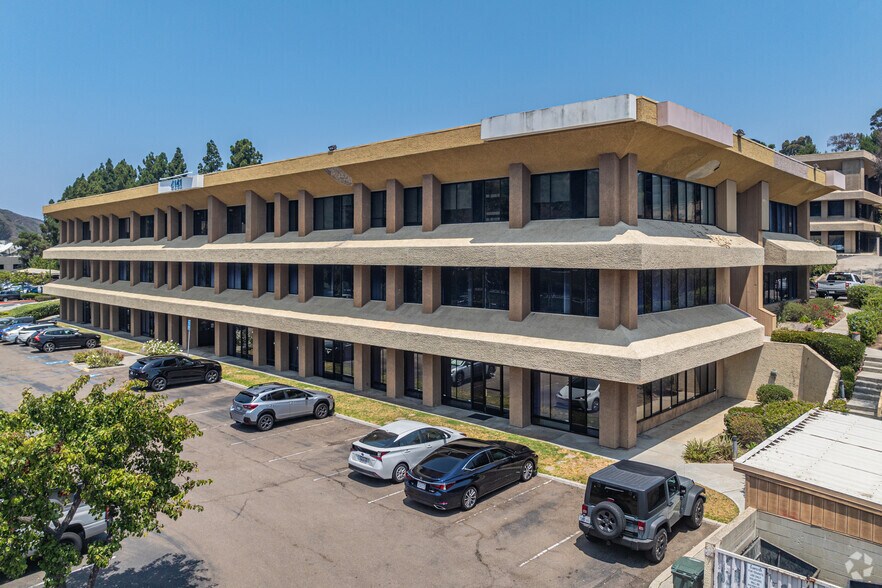 4141 Jutland Dr, San Diego, CA à louer - Photo de l’immeuble – Image 2 sur 7