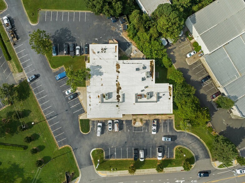 6425 & 6429 Glenwood Ave portefeuille de 2 biens à vendre sur LoopNet.fr - Aérien – Image 2 sur 11