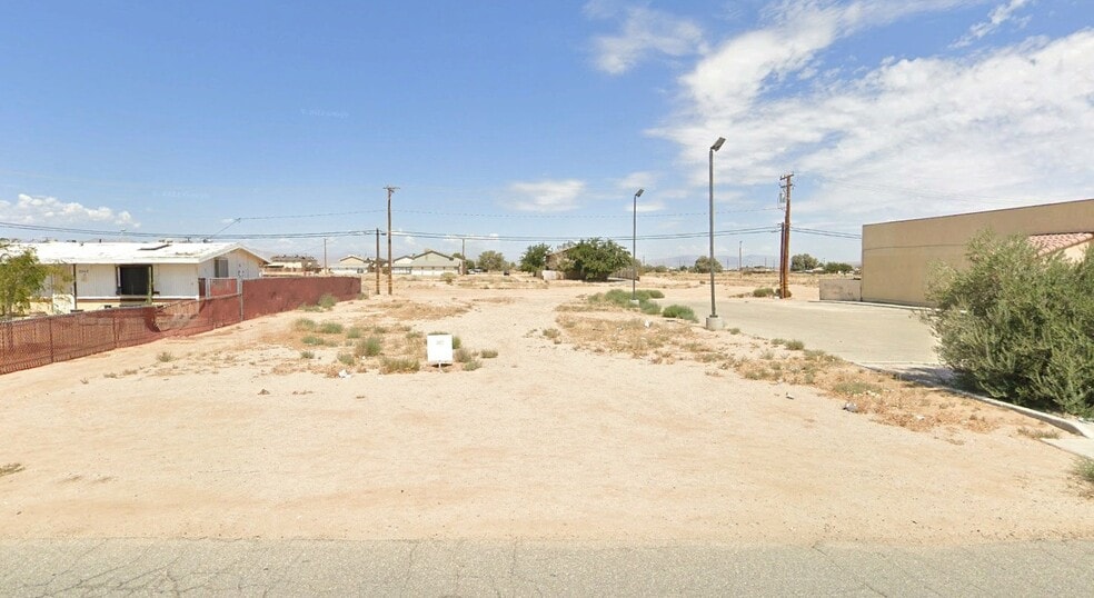 8343 82nd Street, California City, CA à vendre - Photo principale – Image 1 sur 8