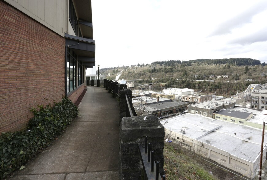 617 High St, Oregon City, OR à louer - Photo de l’immeuble – Image 3 sur 3