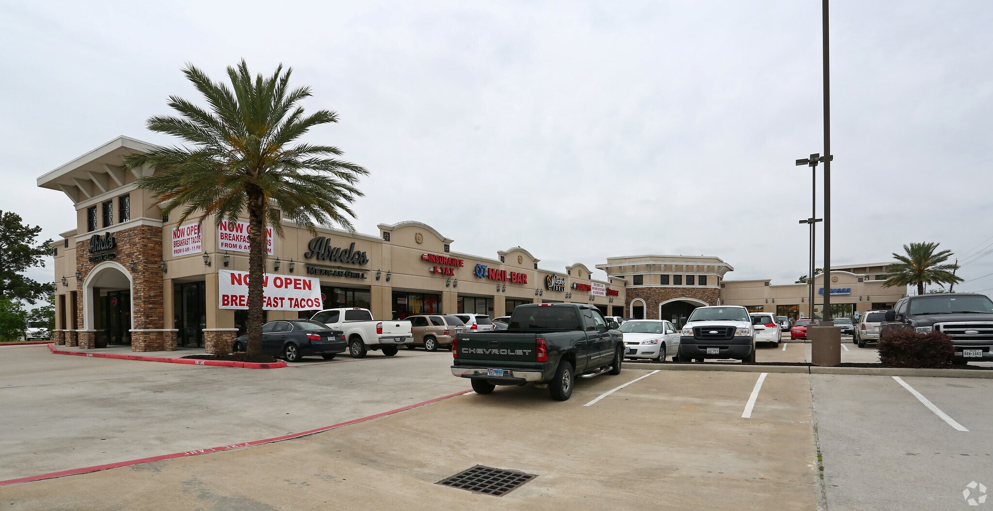 8111 N Sam Houston Pkwy W, Houston, TX à louer Photo de l’immeuble– Image 1 sur 8