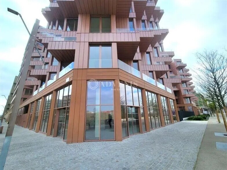 Local commercial dans Saint-Ouen-sur-Seine à louer - Photo de l’immeuble – Image 3 sur 7