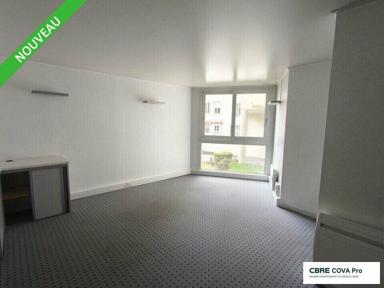 Bureau dans Besançon à louer - Photo de l’immeuble – Image 2 sur 8