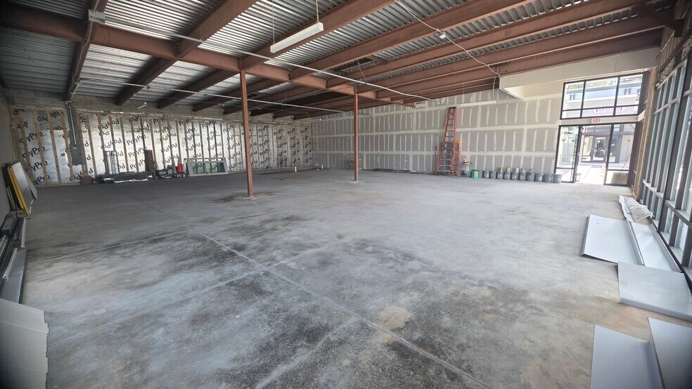 8100 Park Blvd N, Pinellas Park, FL à louer - Photo intérieure – Image 3 sur 21
