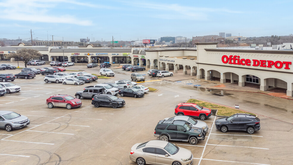 11613-11617 N Central Expy, Dallas, TX à louer - Photo de l’immeuble – Image 1 sur 25
