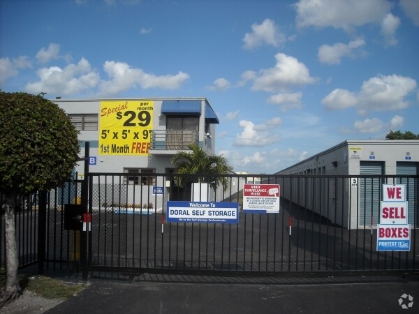 5055 NW 77th Ave, Doral, FL à vendre - Photo de l’immeuble – Image 2 sur 3