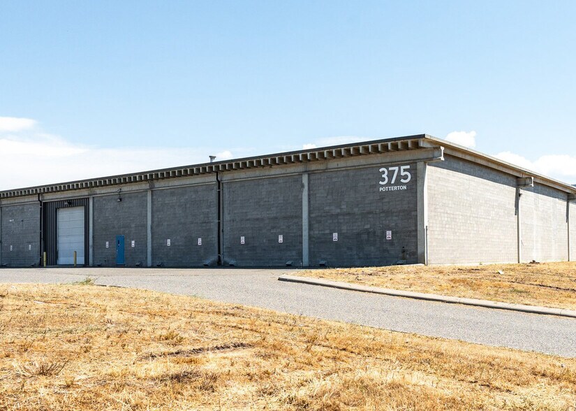 375 Potterton Rd, Kelowna, BC à louer - Photo de l’immeuble – Image 1 sur 10