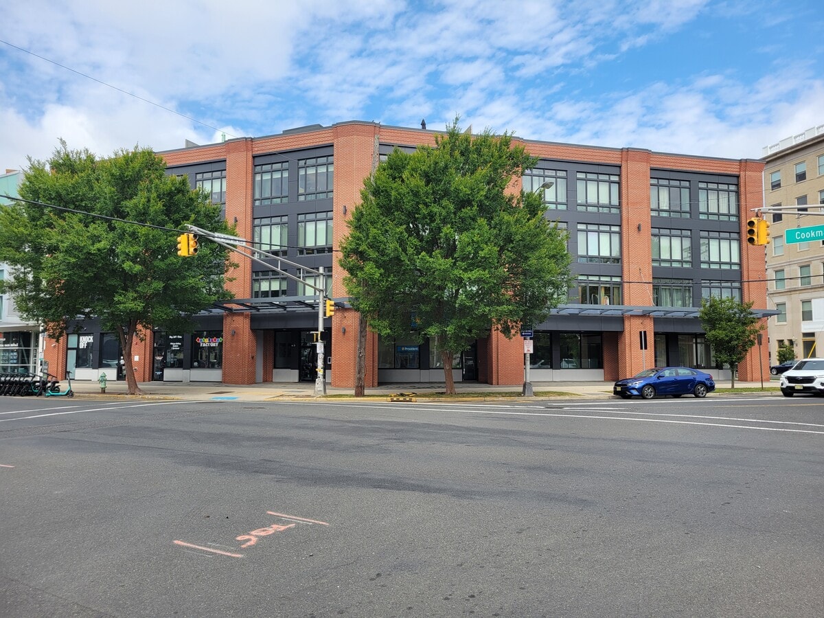 511 Cookman Ave, Asbury Park, NJ 07712 - Lot 101 -  - Photo intérieure - Image 1 of 3