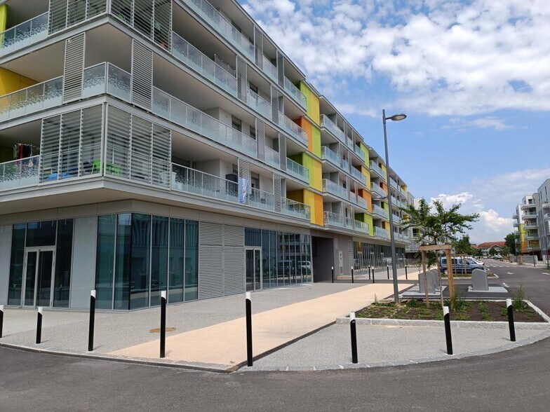 Rue Germaine Tillion, Saint-Genis-Pouilly à vendre - Photo de l’immeuble – Image 3 sur 4