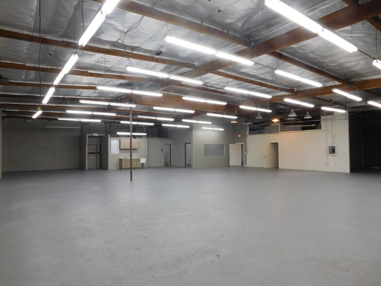 1374 E 16th St, Los Angeles, CA à vendre - Photo de l’immeuble – Image 2 sur 26