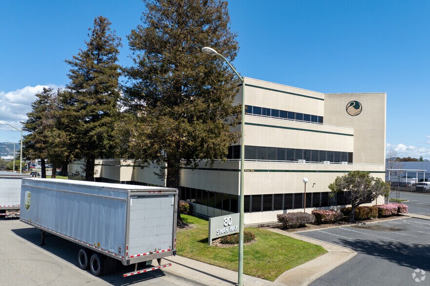 80 Swan Way, Oakland, CA à louer - Photo de l’immeuble – Image 2 sur 5