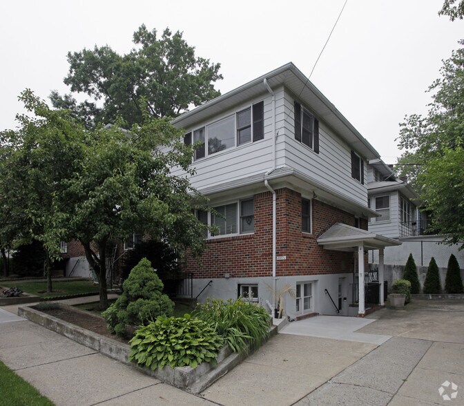 4 University Pl, Staten Island, NY à louer - Photo principale – Image 1 sur 2