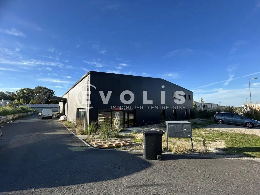 Local d’activités dans Saint-Loubès à louer Photo de l’immeuble– Image 1 sur 4