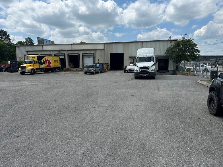 4130 S Creek Rd, Chattanooga, TN à louer - Photo de l’immeuble – Image 3 sur 4