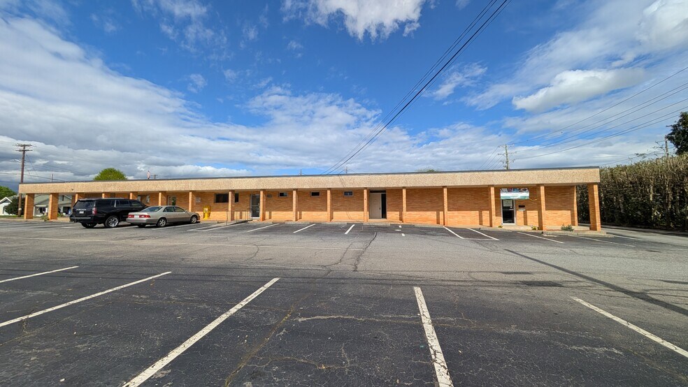 2890 S Lookout St, Claremont, NC à louer - Photo de l’immeuble – Image 3 sur 10