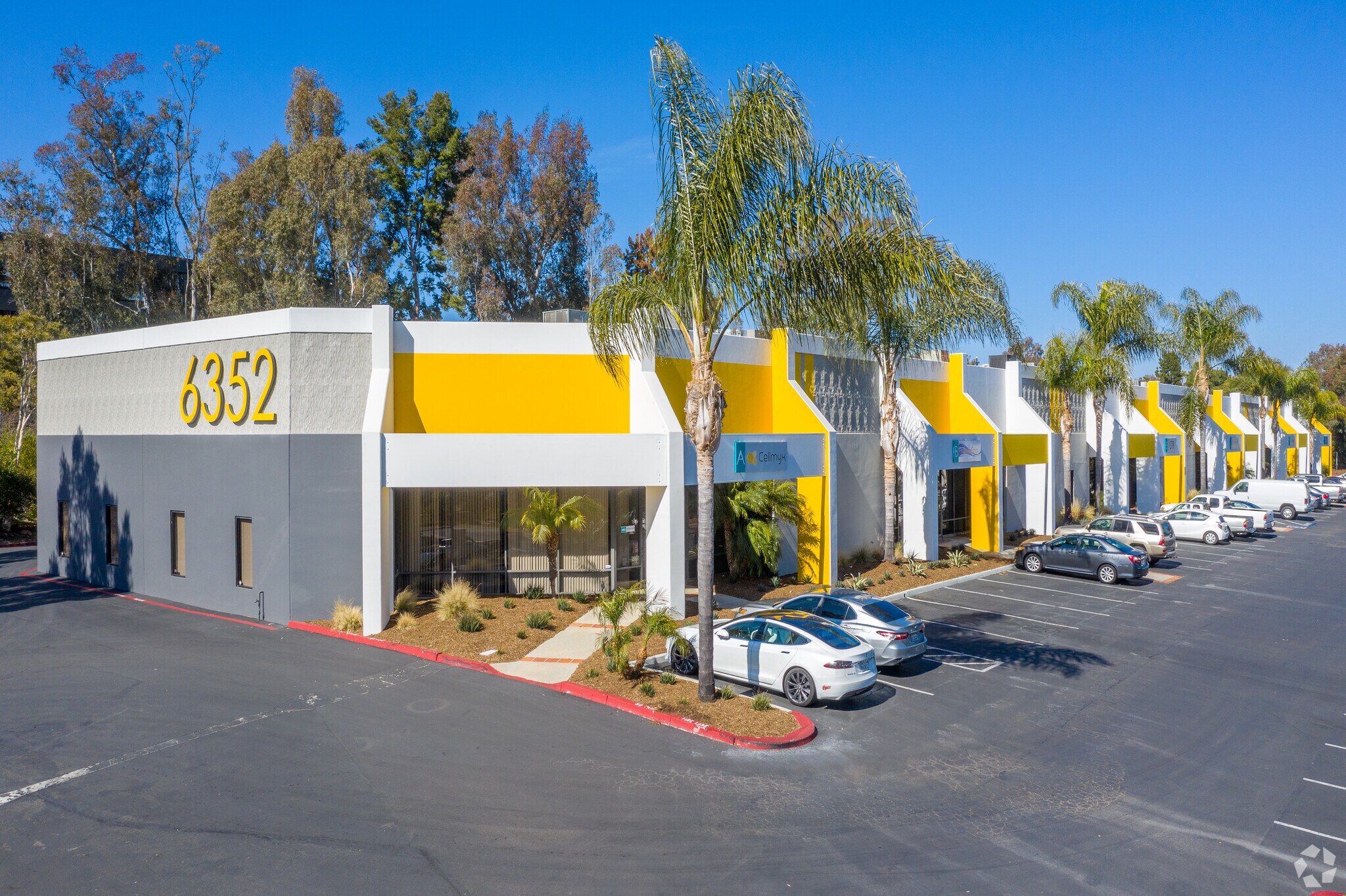 6352 Corte del Abeto, Carlsbad, CA à louer Photo de l’immeuble– Image 1 sur 9