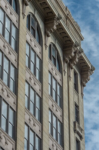 150-152 Rue Notre-Dame E, Montréal, QC à louer - Photo de l’immeuble – Image 3 sur 6