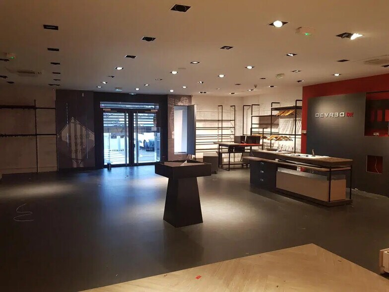 Local commercial dans Peipin à louer - Photo intérieure – Image 3 sur 3