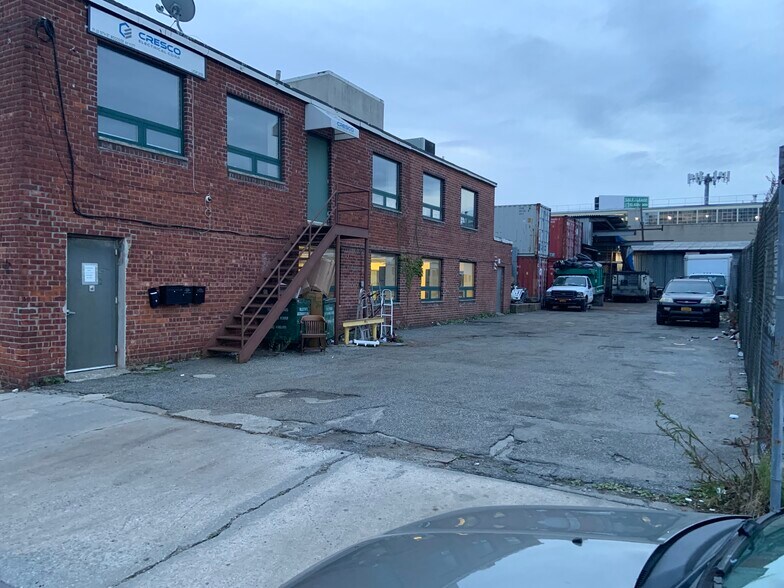 5120 59th St, Woodside, NY à louer - Photo de l’immeuble – Image 2 sur 3