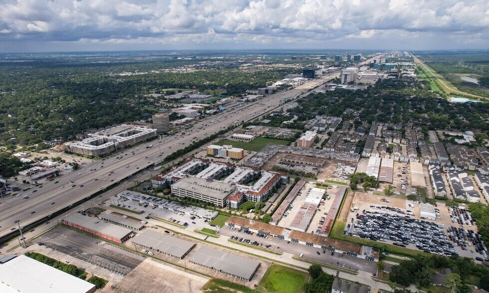 11020 Katy Fwy, Houston, TX à louer - Photo de l’immeuble – Image 3 sur 8