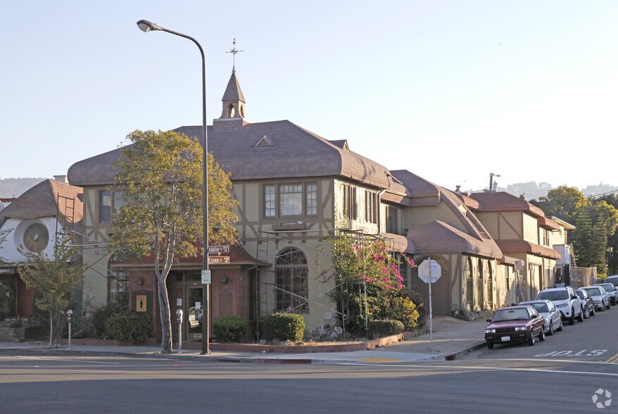 3031-3051 Adeline St, Berkeley, CA à louer - Photo de l’immeuble – Image 1 sur 5