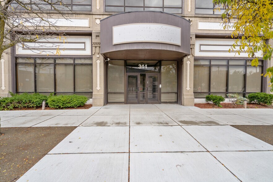 344 W Genesee St, Syracuse, NY à louer - Photo de l’immeuble – Image 2 sur 116