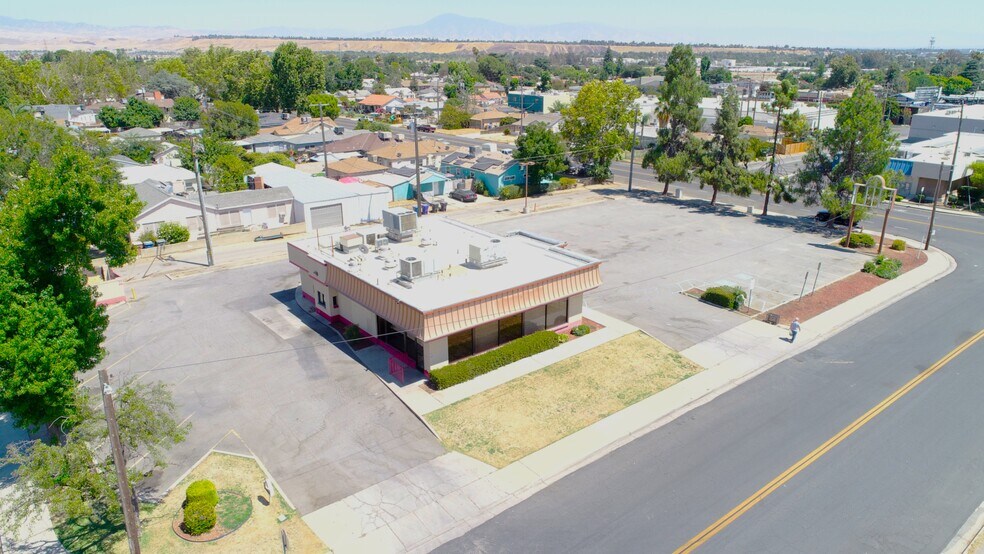 2500 N Chester Ave, Bakersfield, CA à louer - Photo de l’immeuble – Image 3 sur 12