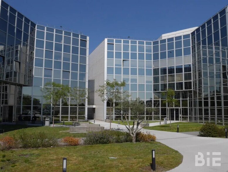 Bureau dans Pessac à louer - Photo de l’immeuble – Image 1 sur 15