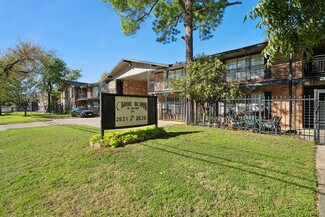 Plus de détails pour 2621-2625 Webb Chapel Ext, Dallas, TX - Logement à vendre