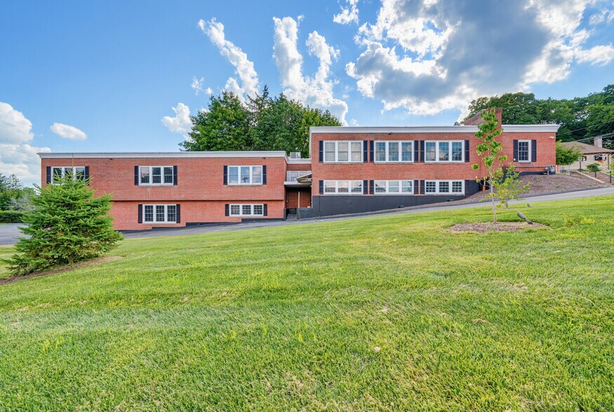 318 Main St, Berlin, CT à vendre - Photo de l’immeuble – Image 1 sur 23