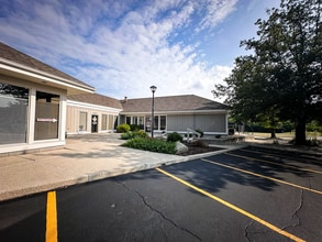 6001 Bluffton Rd, Fort Wayne, IN à louer Photo de l’immeuble– Image 2 sur 8