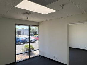 1894 Commercenter West Dr, San Bernardino, CA à louer Photo intérieure– Image 2 sur 6