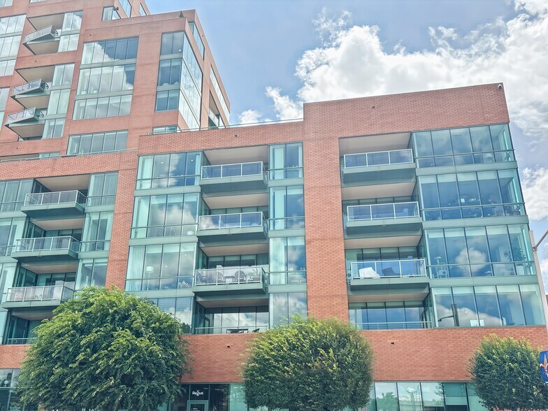 222 E Witherspoon St, Louisville, KY à louer - Photo de l’immeuble – Image 2 sur 17