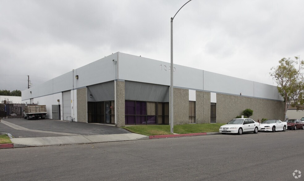 1240 N Grove St, Anaheim, CA à louer - Photo principale – Image 2 sur 4