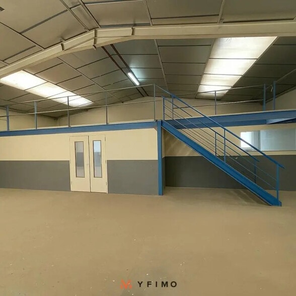 Local d’activités dans Gargenville à louer - Photo intérieure – Image 2 sur 6