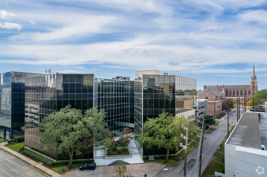 5005 Riverway Dr, Houston, TX à louer - Photo de l’immeuble – Image 2 sur 20