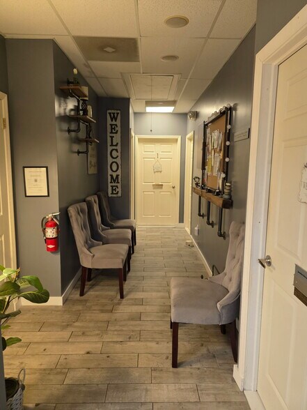 80 Bridge Plaza Dr, Manalapan Township, NJ à vendre - Photo intérieure – Image 3 sur 8