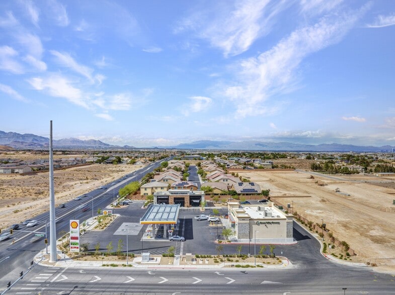 8860 S Durango Dr, Las Vegas, NV à louer - Photo de l’immeuble – Image 2 sur 11