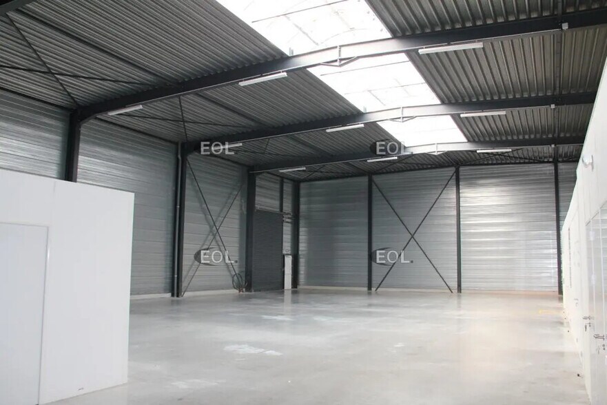 Industriel/Logistique dans Roncq à louer - Photo de l’immeuble – Image 2 sur 5